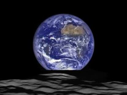 Esta imagen hecha pública este fin de semana por la NASA muestra la Tierra captada desde la Luna por la sonda LRO (Lunar Reconnaissance Orbiter).