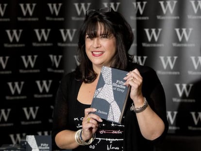 E.L. James, mucho antes de ser vilipendiada en las redes sociales. Eran buenos tiempos...