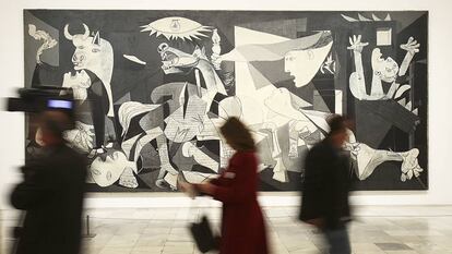 El 'Guernica', de Pablo Picasso, durante la presentación de la exposición 'Piedad y terror en Picasso: el camino a Guernica', en el Museo Reina Sofía.