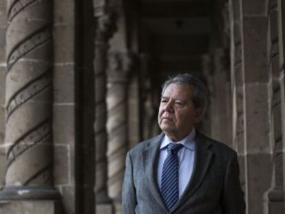 Porfirio Muñoz Ledo, fotografiado en su oficina en la Ciudad de México.