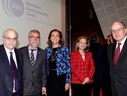 De izquierda a Derecha, el consejero Andreu Mas-Collel; el director delm BSC, Mateo Valero; la secretaria de Estado Carmen Vela; la presidenta del consorcio BSC-CNS, Maria Luisa Poncela y el presidente de Repsol, Antoni Brufau.