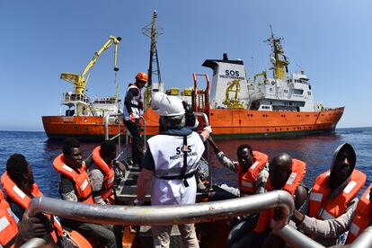 Rescate con el barco 'Aquarius', el 24 de mayo de 2016 frente a la costa libia.