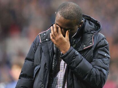 Muamba se emociona antes del encuentro Bolton-Tottenham.