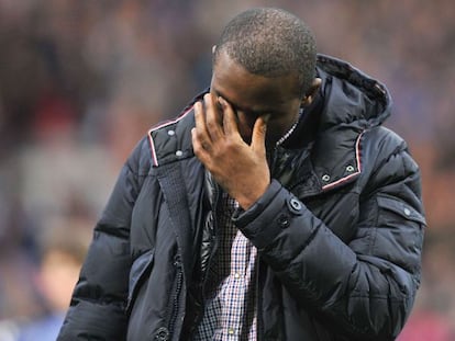 Muamba se emociona antes del encuentro Bolton-Tottenham.