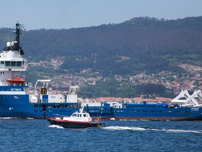 El buque 'Artabro’, a su salida del puerto de Vigo, el pasado 17 de mayo.