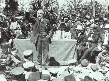 Pablo Iglesias, durante un mitin en apoyo de los presos de la Semana Trágica de Barcelona en 1909