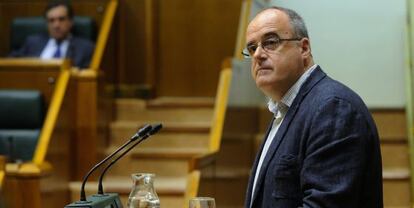 El portavoz del PNV, Joseba Egibar, interviene este jueves en el pleno del Parlamento vasco. 