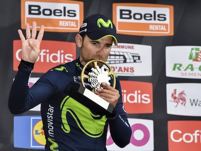 Valverde, el domingo pasado, en el podio con el trofeo de su cuarta Lieja.