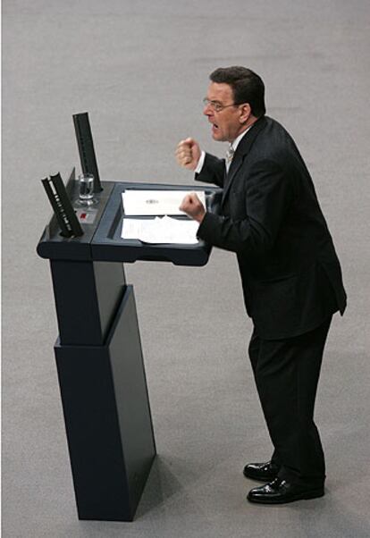 Schröder, durante su discurso del pasado jueves en el Parlamento.