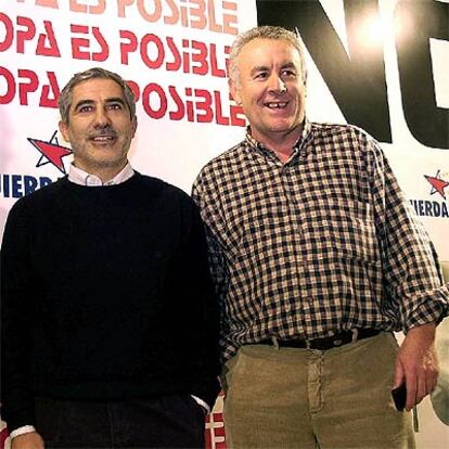 Gaspar Llamazares, a la izquierda, y el coordinador de IU en Castilla-La Mancha, Cayo Lara.