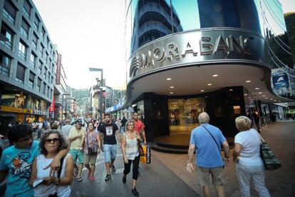 Una entidad bancaria en la c&eacute;ntrica calle Meritxell de Andorra.