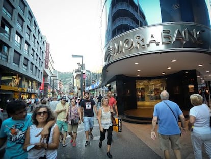 Una entidad bancaria en la c&eacute;ntrica calle Meritxell de Andorra.