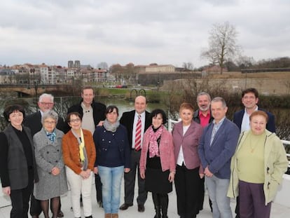 Andoni Ortuzar, en el centro, junto a candidatos del PNB en las cantonales francesas.