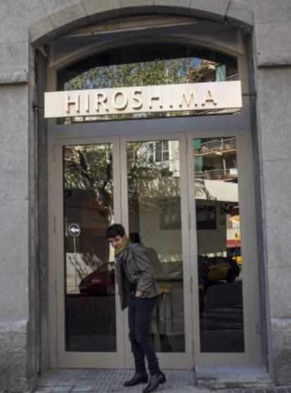 Gaston Core, a la porta de Hiroshima.