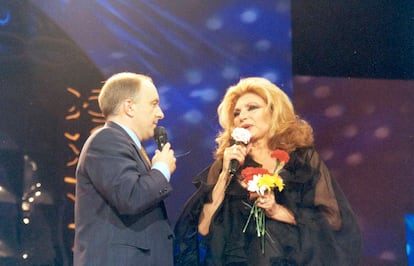 Xosé Ramón Gayoso con Rocío Jurado, una de las estrellas más habituales en Luar en los años noventa.