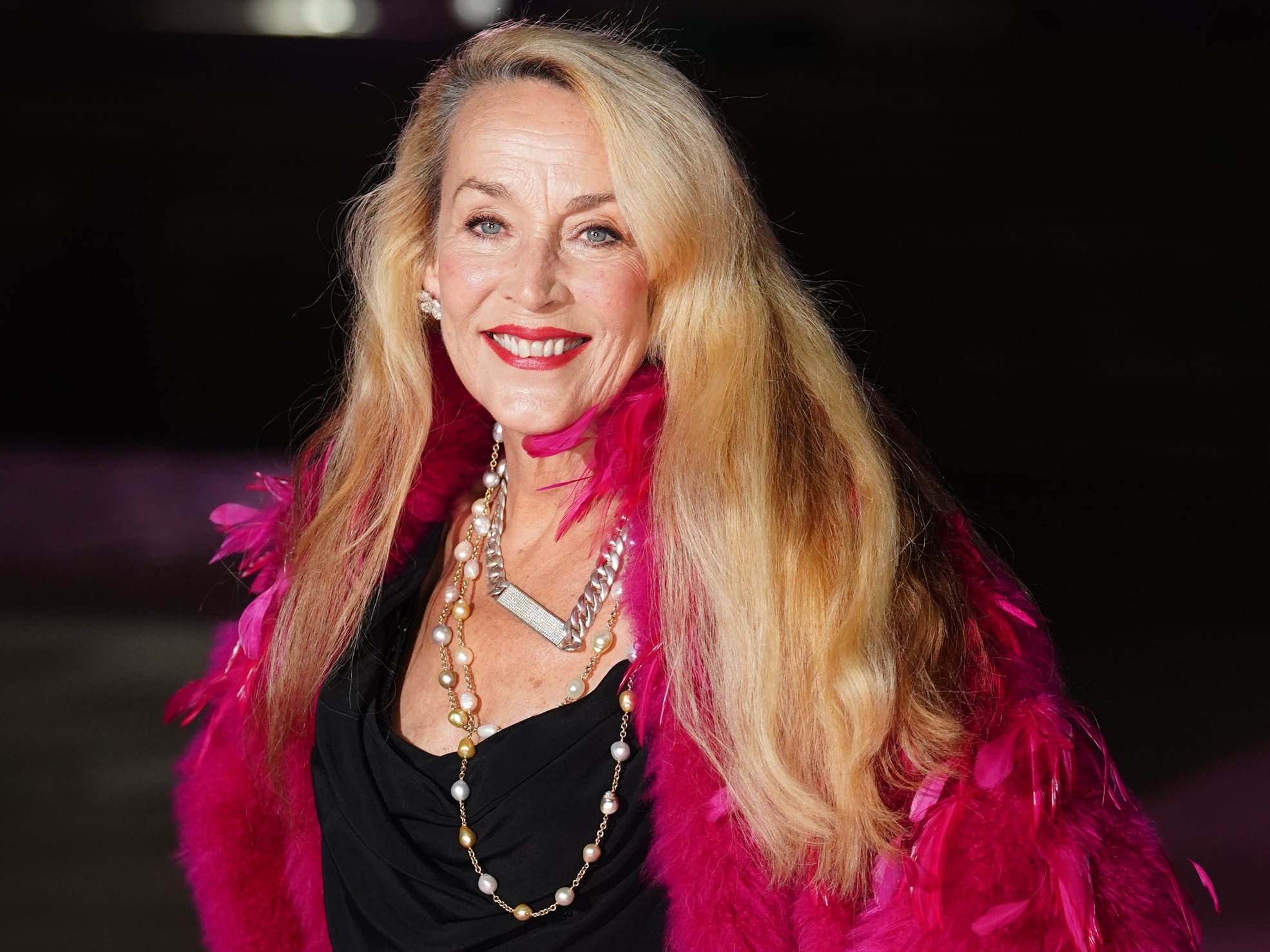La incombustible Jerry Hall cumple 70 años entre el orgullo por la arruga y hábitos poco saludables