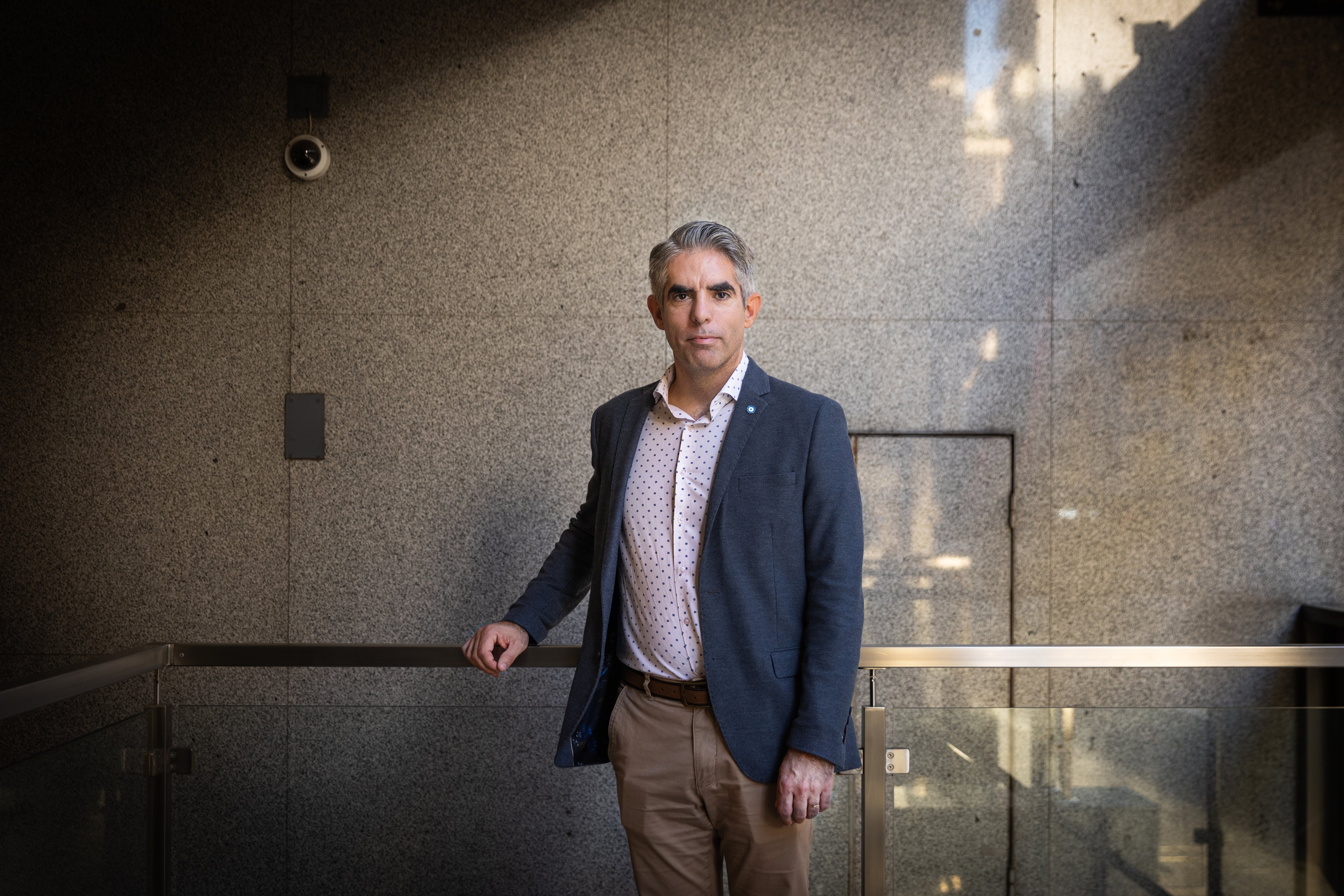 Cuando dormir bien se vuelve un privilegio: el psicólogo que quiere acabar con la vigilia argentina