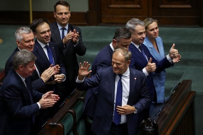 El primer ministro polaco, Donald Tusk, junto a parte de sus ministros, tras la votación en el Sejm, este miércoles.
