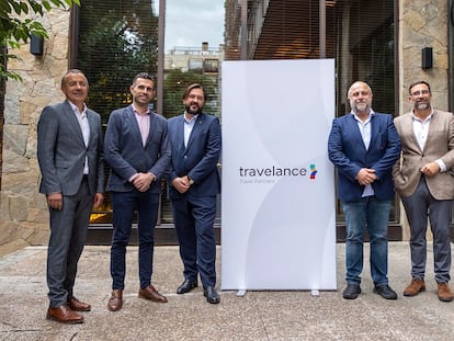 De izquierda a derecha, Tomeu Bennasar, consejero delegado de Travelance; Esteban Fernández, director de ventas en Iberia; Eduard Bogatyr, director general de TUI Iberia; Antonio Guerra, consejero delegado de Luxotour; Alejandro de la Osa, consejero delegado de Europamundo y Omar Spezie, consejero delegado de Guest Incoming