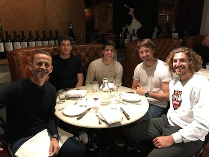 Alcaraz, durante una cena con Samuel López, Pablo Carreño, Juan Carlos Ferrero y Mario Vilella. / @alcarazcarlos03