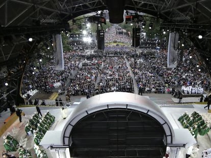 Vista da avenida do altar no qual o Papa oficiou a missa.