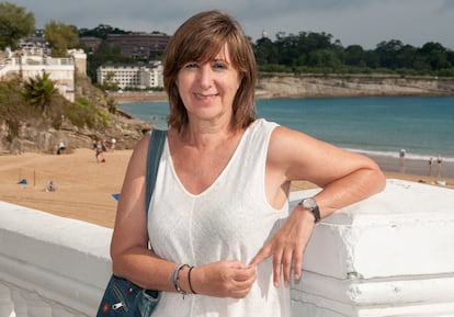 La filósofa Ana de Miguel, frente a la playa del Sardinero, en Santander, el pasado 19 de agosto.