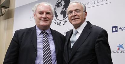 Isidre Fainé, a la derecha, y el secretario general del Club de Roma, Ian Johnson.