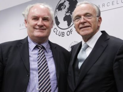 Isidre Fain&eacute;, a la derecha, y el secretario general del Club de Roma, Ian Johnson.