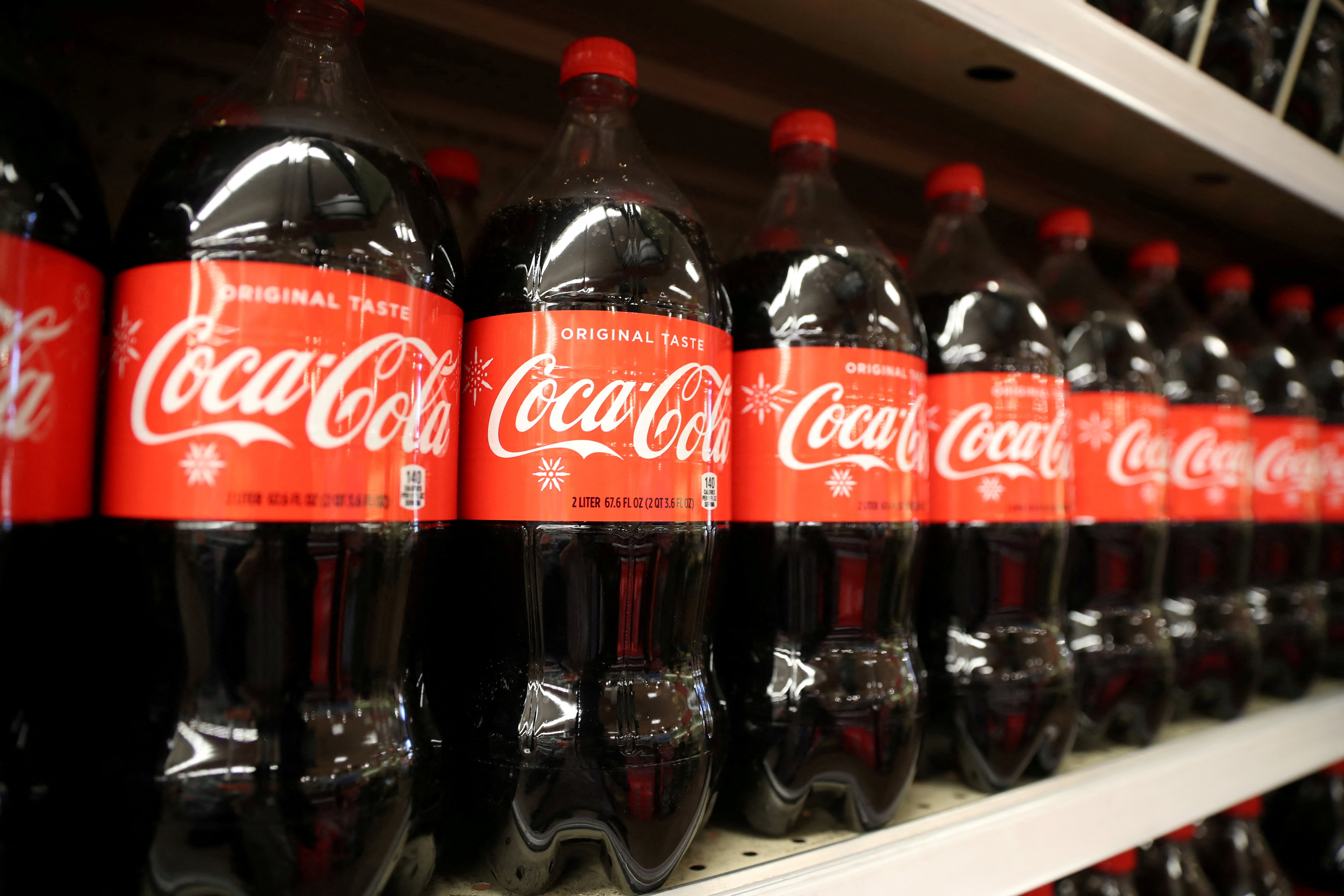 Coca-Cola gana un 14% más hasta septiembre y revisa al alza su previsión para el conjunto de 2026