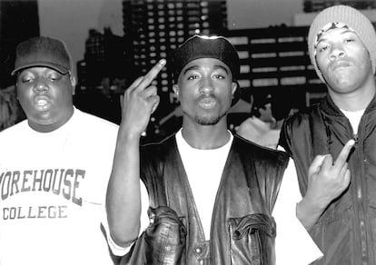 De izquierda a derecha: Notorious B.I.G., Tupac Shakur y Redman posan en el Club Amazon de Nueva York, cuando todavía eran amigos, en julio de 1993.