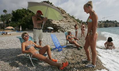 Turistas rusos en una playa de La Vila Joiosa. 