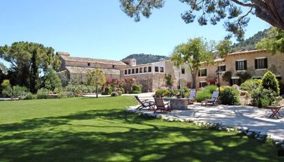 Hotel Son Palou, Orient , Baleares - España. Antigua finca del siglo XIV dedicada al agroturismo, totalmente renovada en el año 2001.