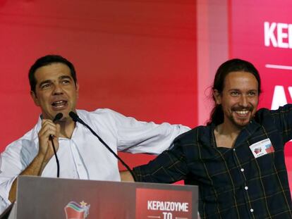 Alexis Tsipras y Pablo Iglesias durante un acto electoral en Atenas en septiembre de 2015.