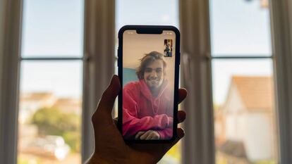 Llamada de Facetime dentro de un iPhone.