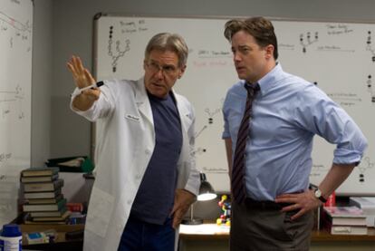 Harrison Ford y Brendan Fraser en la película <i>Medidas extraordinarias.</i>