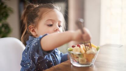 Este programa se prodiga en consejos y trucos para que los niños incorporen productos decisivos a su dieta, prácticamente desde que comienzan a empuñar los cubiertos.
