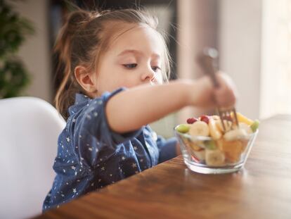 Este programa se prodiga en consejos y trucos para que los niños incorporen productos decisivos a su dieta, prácticamente desde que comienzan a empuñar los cubiertos.