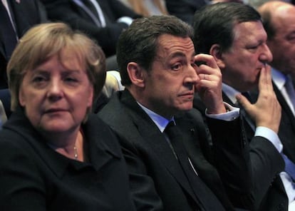 La canciller alemana, Angela Merkel, y el presidente francés, Nicolás Sarkozy, durante la XX Cumbre del Partido Popular Europeo.