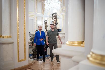 El presidente ucranio, Volodímir Zelenski, y la presidenta de la Comisión Europea, Ursula von der Leyen, en Kiev el pasado 15 de septiembre.