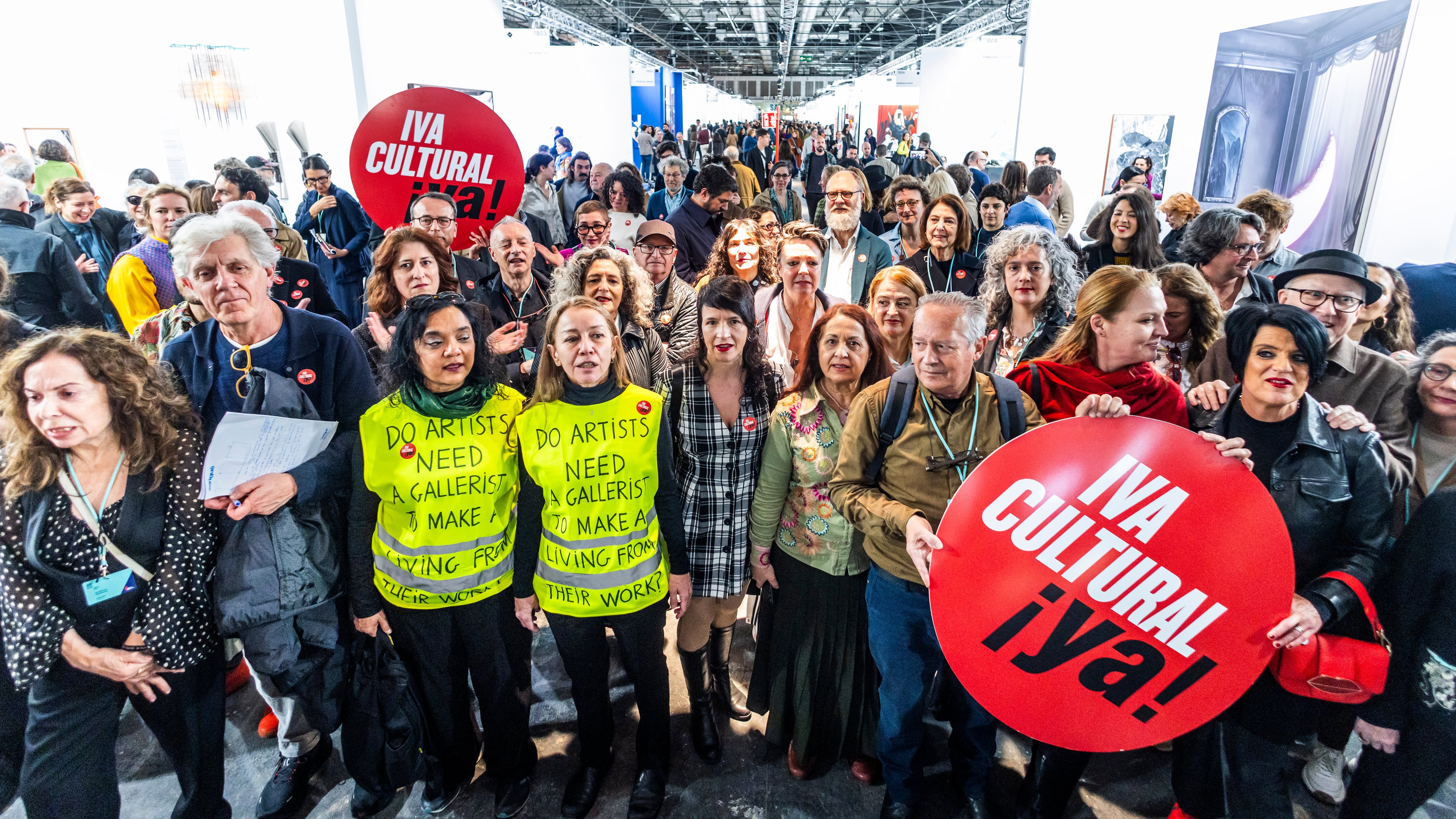 Artistes reclamen l'IVA cultural a la fira Arco.
