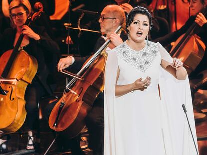 La soprano rusa Anna Netrebko durante una de sus actuaciones en el festival de música clásica en Metz, en el noreste de Francia, en febrero de 2020.