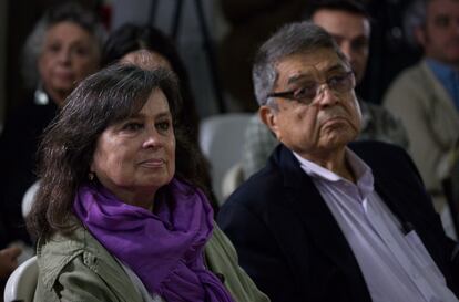 Los escritores Laura Restrepo y Sergio Ramírez, en el Segundo Congreso Internacional de Escritores, celebrado en Caguas (Puerto Rico). 