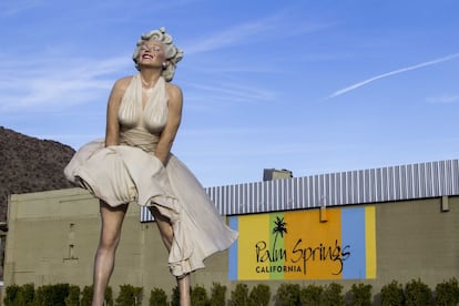 A 160 quilòmetres de Los Angeles, Palm Springs (Califòrnia), s'ha bolcat amb tot el que és LGBT i ofereix una impressionant varietat d'activitats a l'aire lliure, excel·lents botigues i restaurants i la millor piscina del món per prendre el sol.