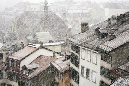 La ciudad de Lausana (Suiza), un día de fuerte nevada.