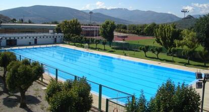 Piscina exterior de La Salobreja, en Ja&eacute;n. 