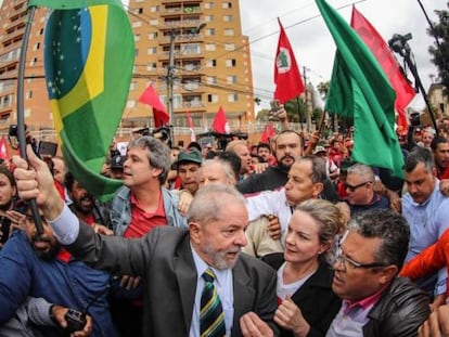 A imagem real do fotógrafo Ricardo Stuckert, publicada em vários jornais locais.