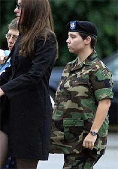 La soldado Lynndie England, a su llegada al tribunal militar de Fort Bragg.