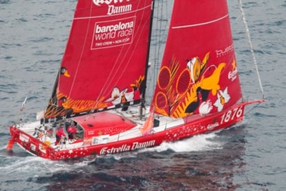 La embarcación líder de la Barcelona World Race, el 'Estrella Damm'.