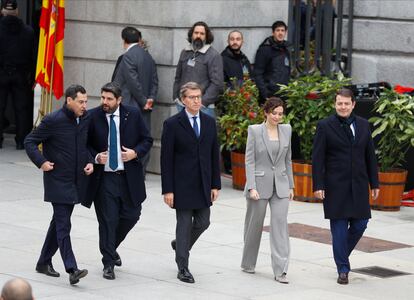 Alberto Núñez Feijóo, acompañado de los presidentes autonómicos Juan Manuel Moreno, Fernando López Miras, Isabel Díaz Ayuso y Alfonso Fernández Mañueco. 