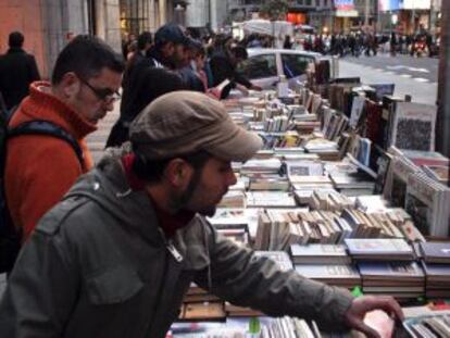 Puestos de venta en la edición de 2012 de La Noche de los Libros.